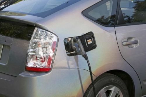 0905-toyotaprius_th_2