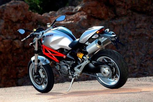 ducati-monster-1100-estatica-3