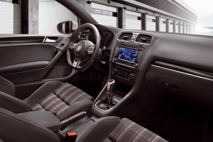 normal_volkswagen_golf_vi_gti-11