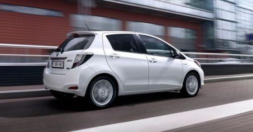 Toyota-Yaris-hybrid-4