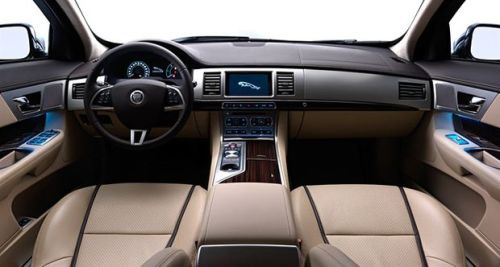 jaguar-xf-sportbrake-2013-int