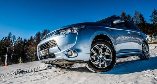 Mitsubishi-Outlander-PHEV-1